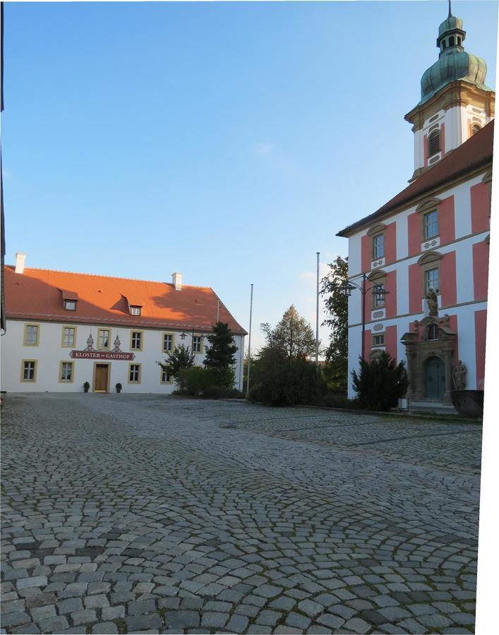 Hotel Kloster-Gasthof Speinshart Эшенбах Экстерьер фото